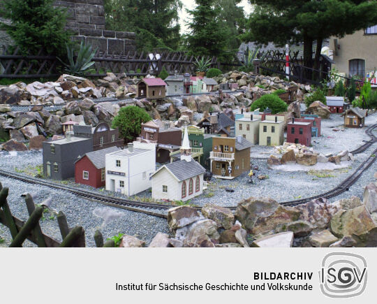 Ausgestaltung der Freiflächen an der Gaststätte und dem Aussichtsturm auf dem Kuhberg bei Netzschkau.