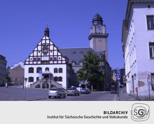 Das alte Rathaus und der Turm des Neuen Rathauses von Plauen im Vogtland.