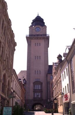 Der Turm des Neuen Rathauses von Plauen im Vogtland.