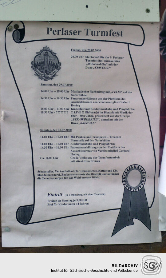 Infotafel zum Turmfest im Jahr 2000 am Perlaser Aussichtsturm auf der Wilhelmshöhe.