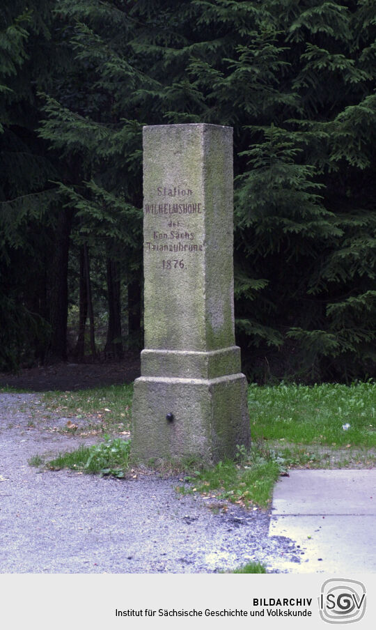 Die Vermessungssäule auf der Wilhelmshöhe bei Perlas.