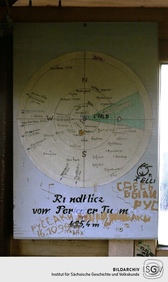 Infotafel zum Ausblick vom Perlaser Aussichtsturm auf der Wilhelmshöhe.