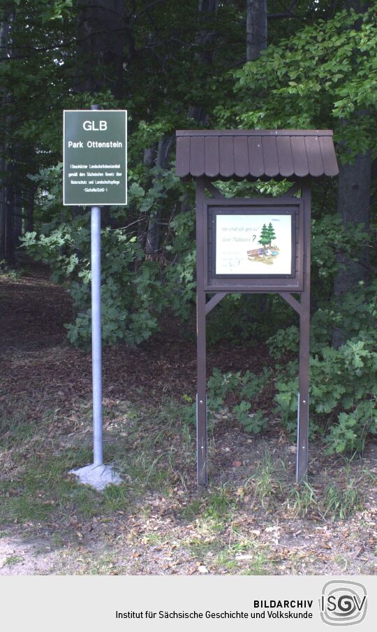 Informationstafel am Zugang zum Ottenstein in Schwarzenberg.