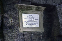 Gedenktafel für Friedrich August Weidauer auf dem Ottenstein, ehemaliger Bürgermeister der Stadt Schwarzenberg.