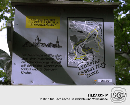 Infotafel zur Geschichte der Freien Republik Schwarzenberg auf dem Ottenstein in Schwarzenberg.