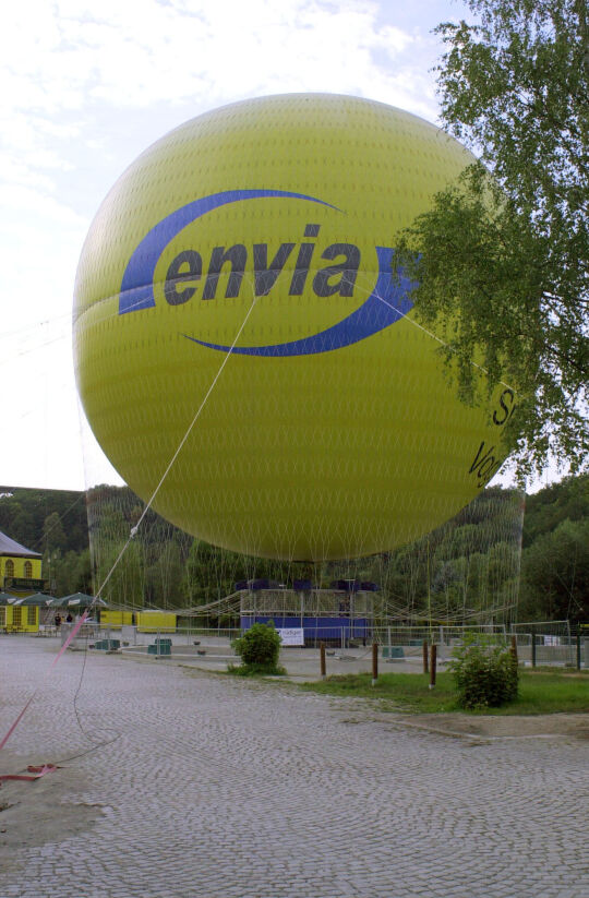 Der Vogtlandballon an der Göltzschtalbrücke bei Mylau.
