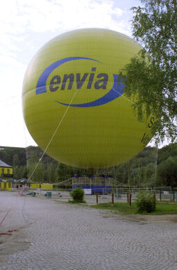 Der Vogtlandballon an der Göltzschtalbrücke bei Mylau.