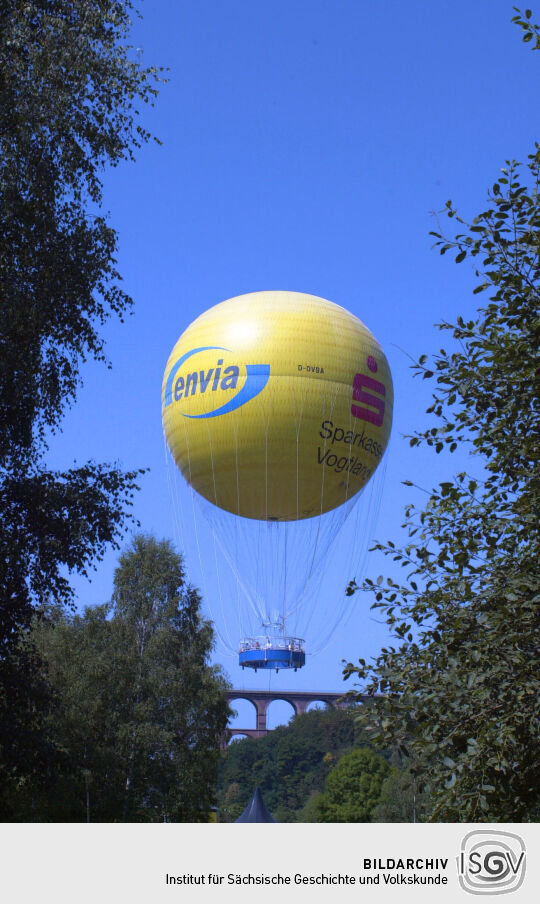 Der Vogtlandballon an der Göltzschtalbrücke bei Mylau.