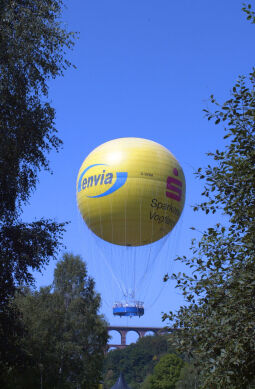Der Vogtlandballon an der Göltzschtalbrücke bei Mylau.