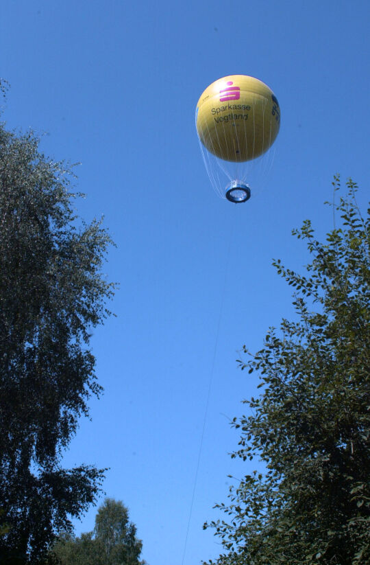 Der Vogtlandballon an der Göltzschtalbrücke bei Mylau.