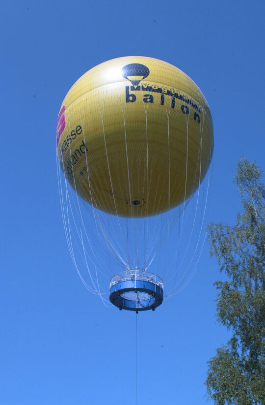 Der Vogtlandballon an der Göltzschtalbrücke bei Mylau.