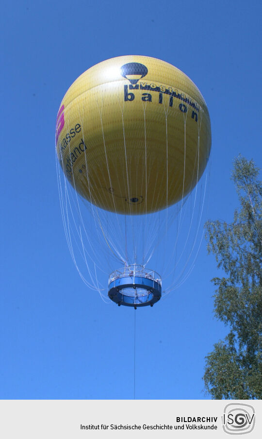 Der Vogtlandballon an der Göltzschtalbrücke bei Mylau.
