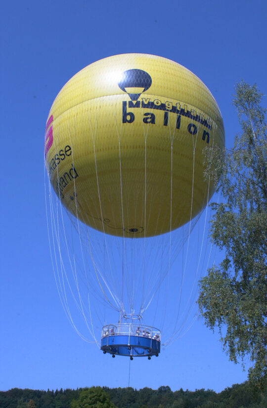 Der Vogtlandballon an der Göltzschtalbrücke bei Mylau.