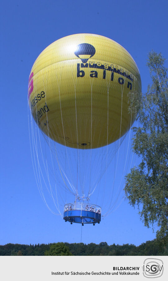 Der Vogtlandballon an der Göltzschtalbrücke bei Mylau.