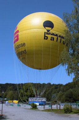 Der Vogtlandballon an der Göltzschtalbrücke bei Mylau.