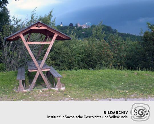 Blick zur Burg und zur Kirche von Frauenstein im Erzgebirge von der Bundesstraße 171.