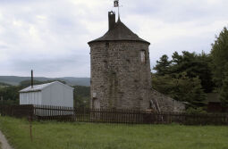 Wohnturm auf dem Gelände der ehemaligen Villa Sonnensiedel des Fabrikanten Friedrich Emil Krauss in Schwarzenberg im Erzgebirge.