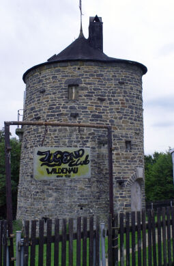 Bild: Wohnturm auf dem Gelände der ehemaligen Villa Sonnensiedel des Fabrikanten Friedrich Emil Krauss in Schwarzenberg im Erzgebirge.