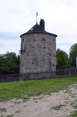 Wohnturm auf dem Gelände der ehemaligen Villa Sonnensiedel des Fabrikanten Friedrich Emil Krauss in Schwarzenberg im Erzgebirge.