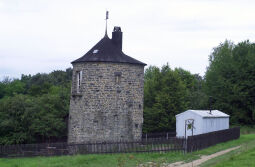 Wohnturm auf dem Gelände der ehemaligen Villa Sonnensiedel des Fabrikanten Friedrich Emil Krauss in Schwarzenberg im Erzgebirge.