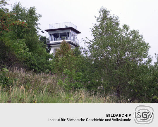 Der Beobachtungsturm der Wasserwacht an der Talsperre Pöhl.