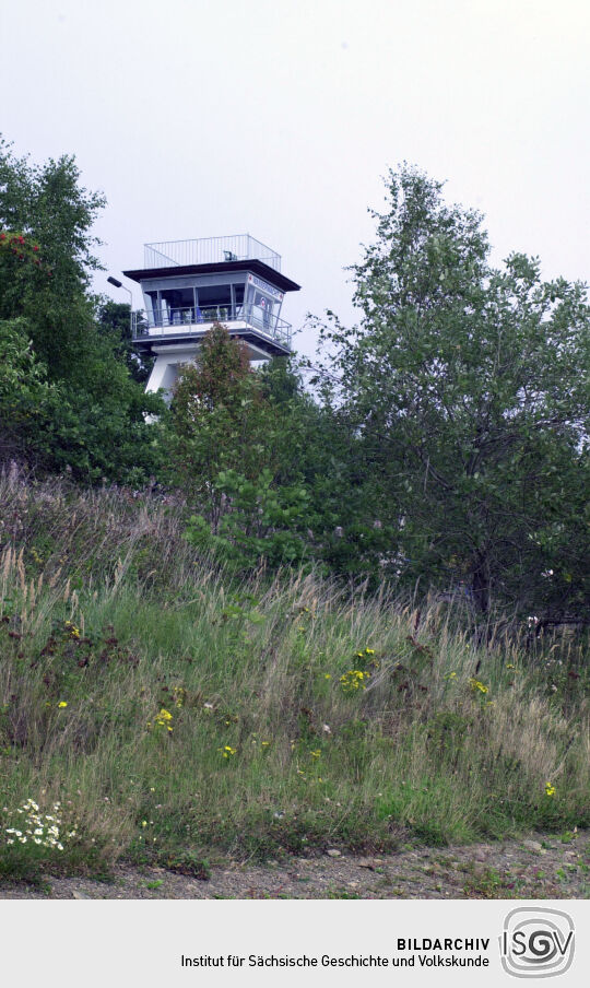 Der Beobachtungsturm der Wasserwacht an der Talsperre Pöhl.
