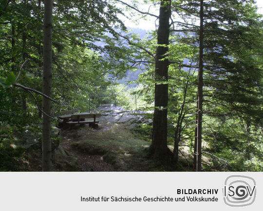 Die Sitzgruppe auf der Stiftskanzel bei Ansprung im Erzgebirge.