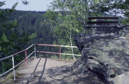 Der Aussichtspunkt Vogeltoffelfelsen bei Ansprung im Erzgebirge.