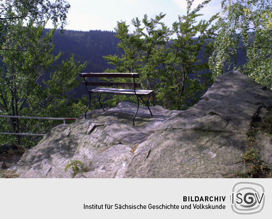 Der Aussichtspunkt Vogeltoffelfelsen bei Ansprung im Erzgebirge.