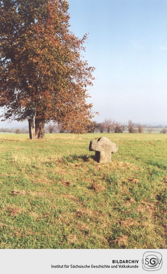 Steinkreuz an der Dorfstraße in Oelsen