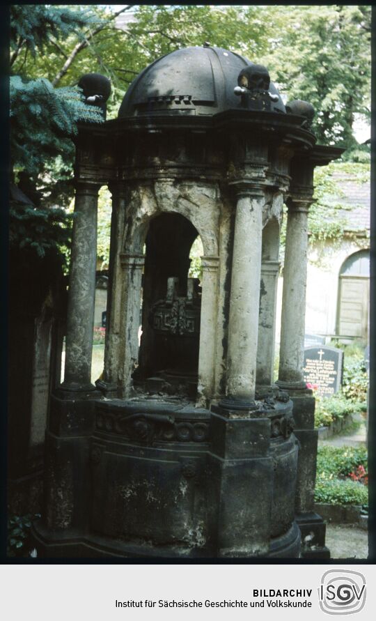 Grab auf dem Neustädter Friedhof Dresden