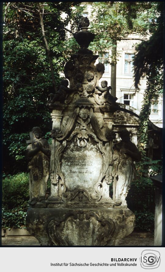 Graabstein auf dem Neustädter Friedhof in Dresden.