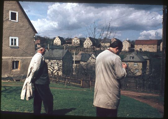 Zwei Männer in einem Garten in Reinhardtsgrimma