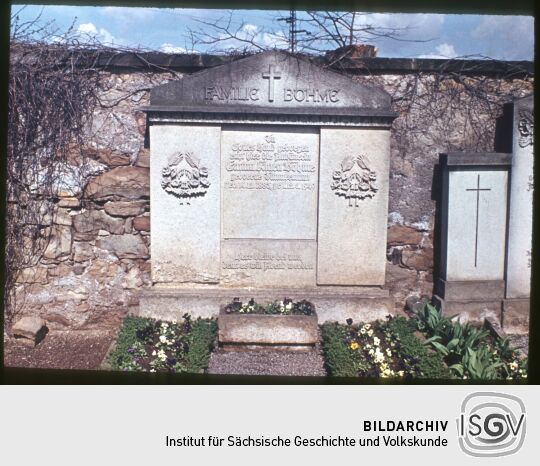 Grabstein auf dem Friedhof in Reinhardtsgrimma