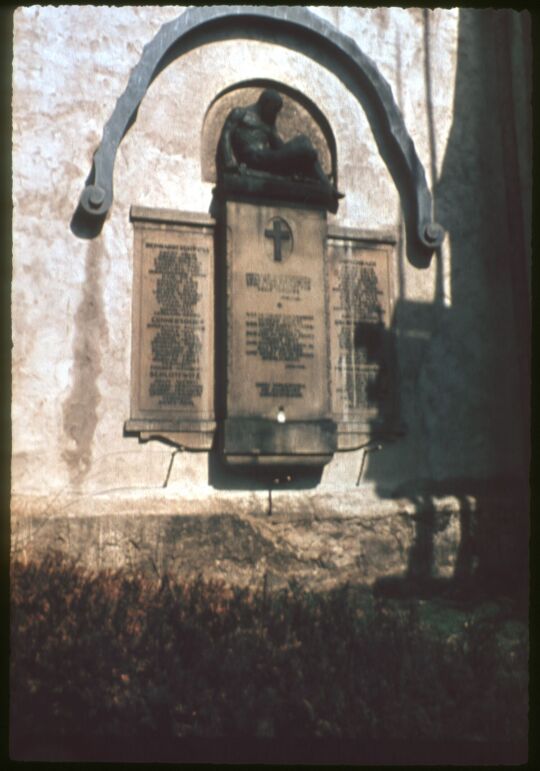 Denkmal für Gefallene an der Kirche von Reinhardtsgrimma