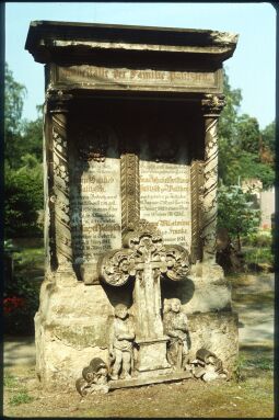 Bild: Grab der Familie Palitzsch auf dem katholischen Friedhof in der Dresdner Friedrichstadt