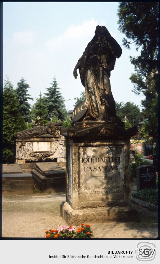Grabmal von Joh. Baptist Casanova auf dem katholischen Friedhof in der Dresdner Friedrichstadt
