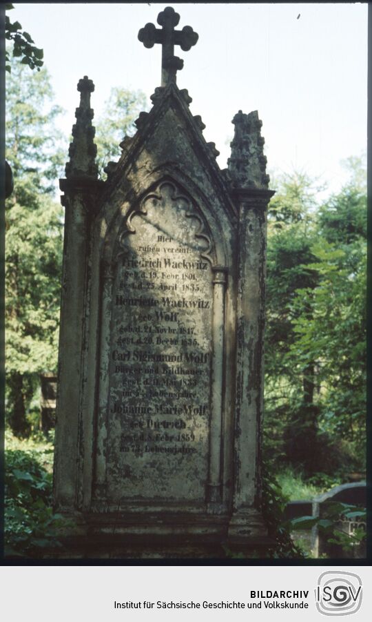 Grabmal der Familie Wackwitz/Wolf auf dem katholischen Friedhof in der Dresdner Friedrichstadt