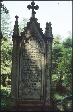 Bild: Grabmal der Familie Wackwitz/Wolf auf dem katholischen Friedhof in der Dresdner Friedrichstadt