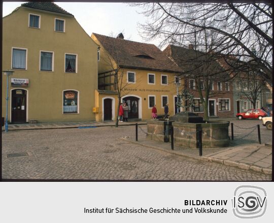 Blick über den Markt in Weißenberg zum Museum 'Alte Pfefferküchlerei'