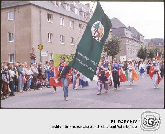Festumzug beim Tag der Sachsen 1995 in Rochlitz. (Wander-Igel International)