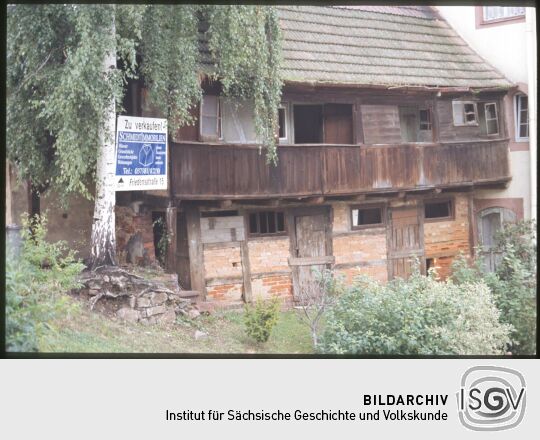 Gebäude in Penig mit Verkaufsbanner