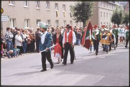 Bild: Festumzug beim Tag der Sachsen 1995 in Rochlitz. (BCA khardtsdorfer Carnevals Ausschuss e. V)