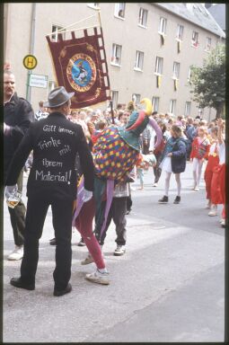 Bild: Festumzug beim Tag der Sachsen 1995 in Rochlitz. (Carneval Club Molckau e.V.)