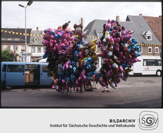 Verkaufsstand mit Ballons in Rochlitz 1995