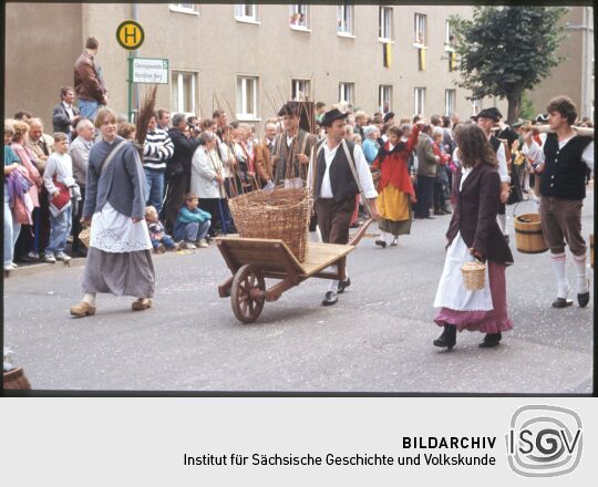 Festumzug zum Tag der Sachsen in Rochlitz (1995): Teilnehmer in historischen Kostümen
