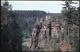 Bild: Blick zur sogenannten Kaiser-Wilhelm-Feste über dem Bielatal