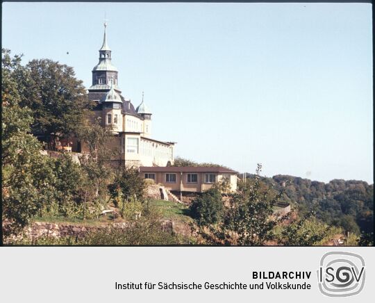 blick zum Spitzhaus in den Weinbergen über Radebeul.