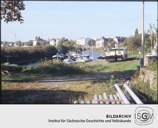 Blick über den Pieschener  Elbhafen in Dresden