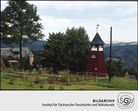 Blick zum Glockenturm in Gottgetreu